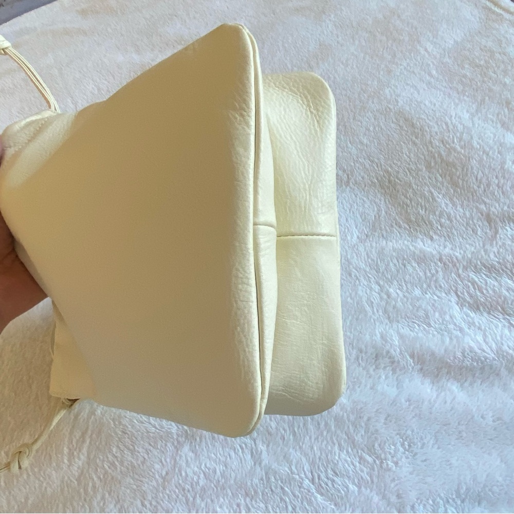 IL BISONTE Bellini Leather Bucket Bag Color Milk - Picture 6 of 8